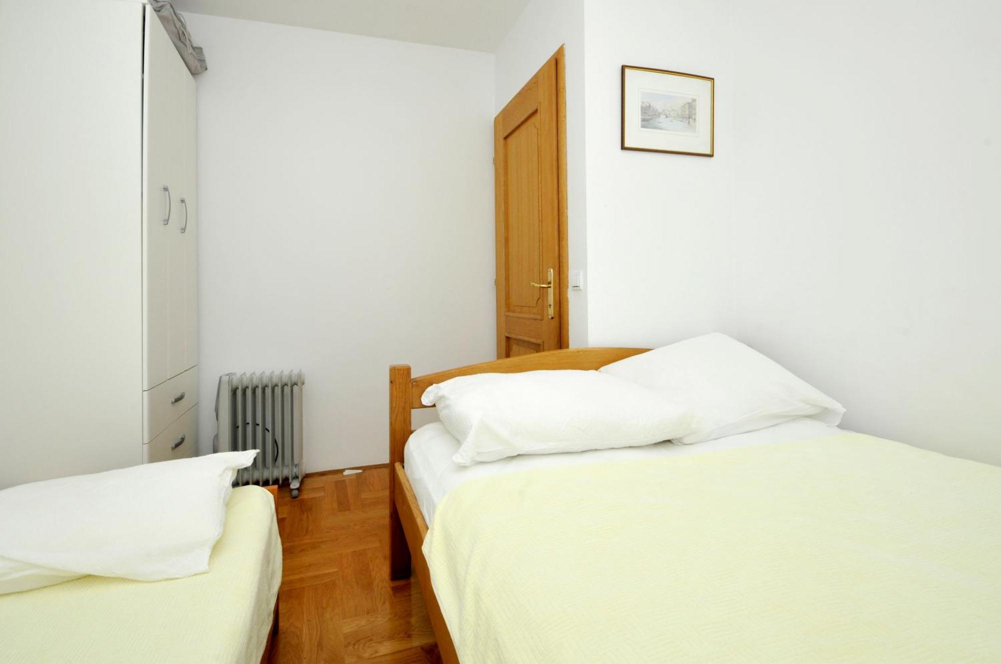 Apartmani Svalina - Seaview And 130M From Beach Trogir Exteriör bild