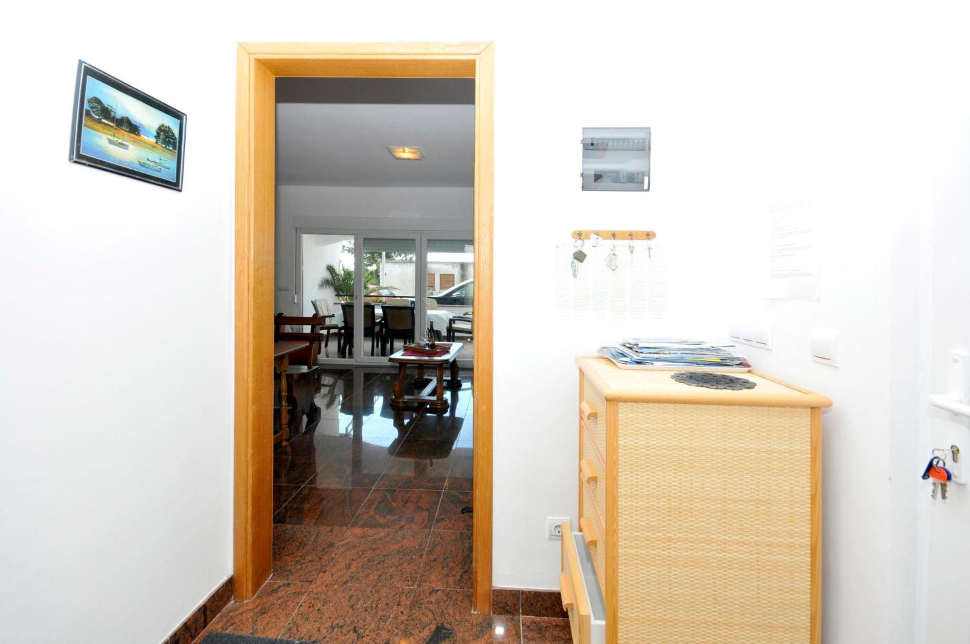 Apartmani Svalina - Seaview And 130M From Beach Trogir Exteriör bild