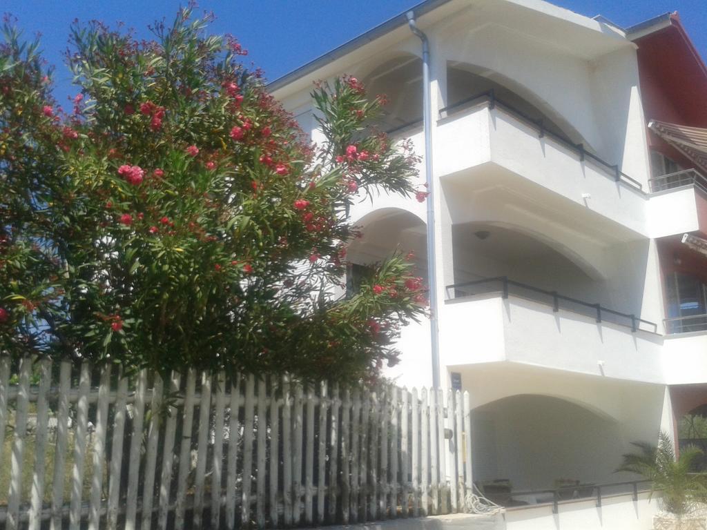 Apartmani Svalina - Seaview And 130M From Beach Trogir Exteriör bild
